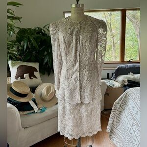 Vintage 1990’s CACHET two-piece LACE ladies suit. Size Medium!